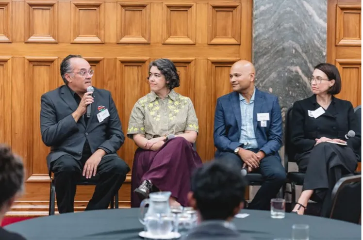 experts-panel.webp